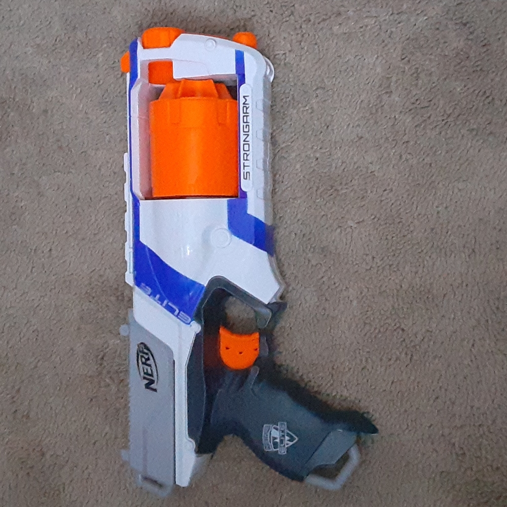 Nerf gun elite strong arm